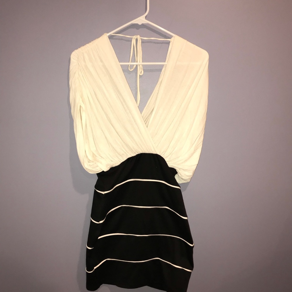 ✨3/$30✨ Body Central White & Black Body Con Dress